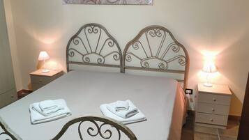 5 bedrooms, desk, iron/ironing board, free WiFi