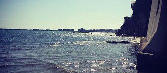 Villa surrounded by greenery with sea view, ideal for stays and events