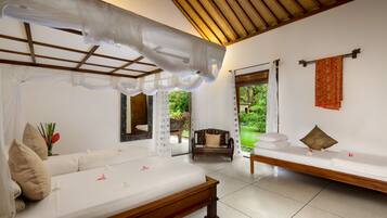 3 bedrooms, in-room safe, iron/ironing board, WiFi