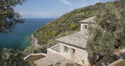 Unwind Estate: Beachfront Luxury. Intimacy & privacy