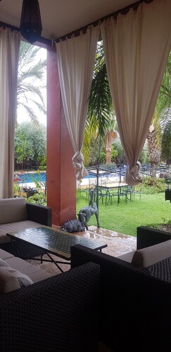 Ryad Salim Magnifique Cadre et situation magnifique.