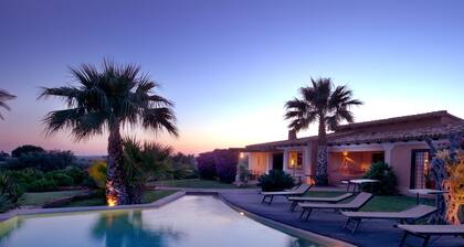Luxury villa with swimming pool 8 places private garden