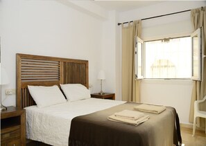 2 slaapkamers, een strijkplank/strijkijzer, gratis wifi, beddengoed