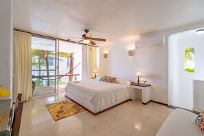 4 Schlafzimmer, Zimmersafe, Schreibtisch, Bügeleisen/Bügelbrett