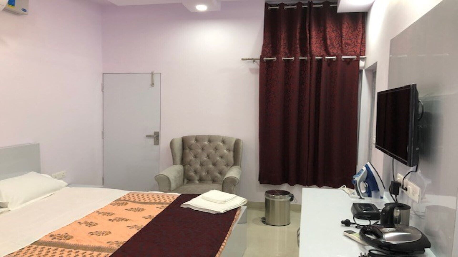 1 bedroom, iron/ironing board, internet, bed sheets