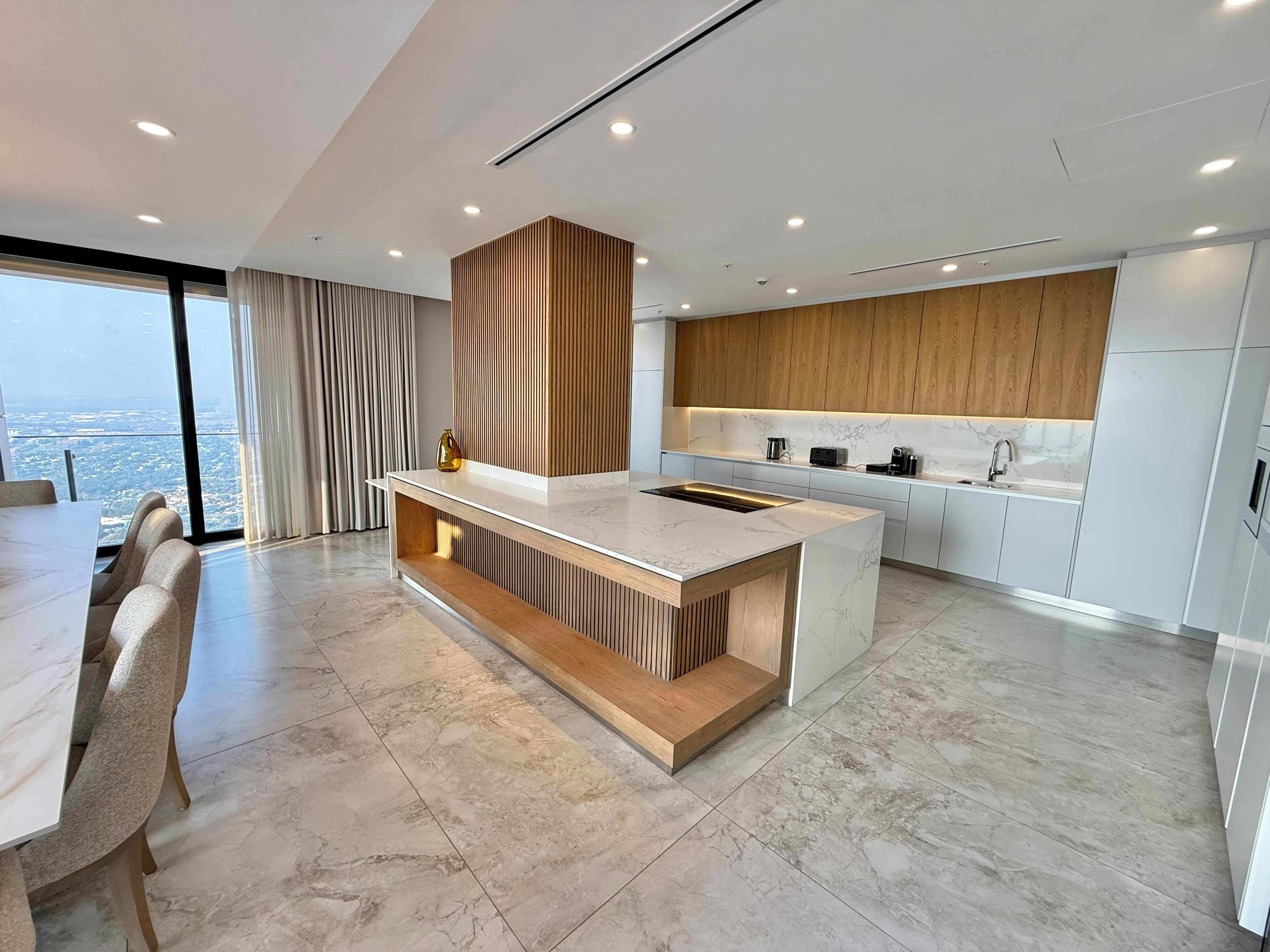 Ático de lujo, 4 habitaciones | Cocina privada | Cafetera o tetera, frigorífico grande, microondas y horno