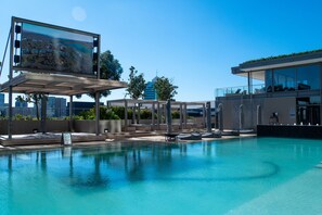 شرفة على السطح