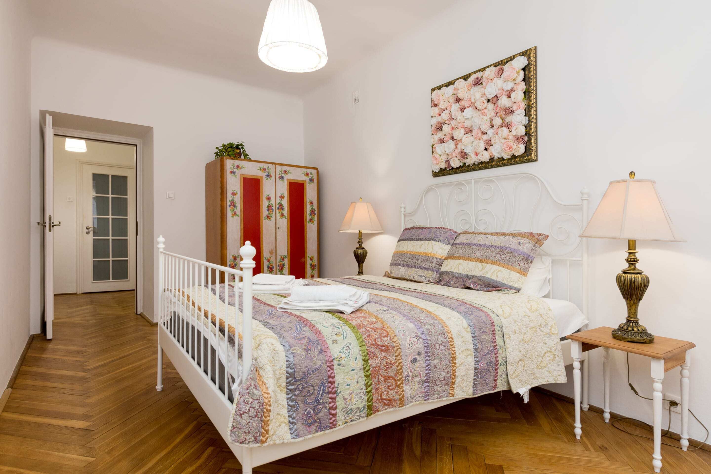Superior Apartment | 2 bedrooms, hypo-allergenic bedding, individually decorated