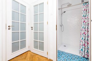 Superior Apartment | Bathroom - Royal Route Apartment for 10 people (Warsaw)