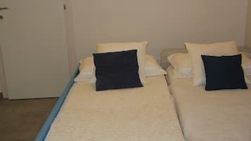 1 slaapkamer, een strijkplank/strijkijzer, reisbedje, gratis wifi