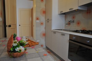 Kühlschrank, Ofen, Herdplatte, Geschirrspüler