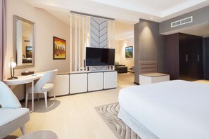 Premium bedding, down comforters, minibar, in-room safe - Barceló Al Jaddaf (Dubai)