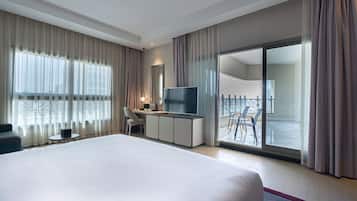1 bedroom, premium bedding, down duvets, minibar
