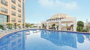 Outdoor pool, pool umbrellas, sun loungers