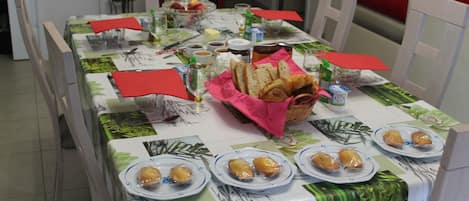 Free daily continental breakfast