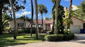 Exterior - WATERFRONT, Private Pool, 2025 Remodel (St. Petersburg)