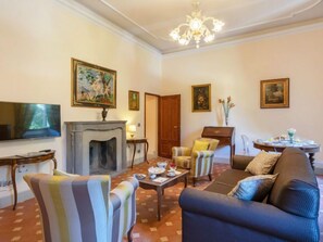 TV, fireplace - Beatrice by Interhome (Borgo San Lorenzo)