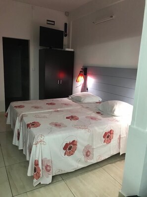 Iron/ironing board, free WiFi, bed sheets