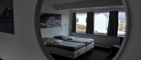 Soundproofing, free WiFi, bed sheets