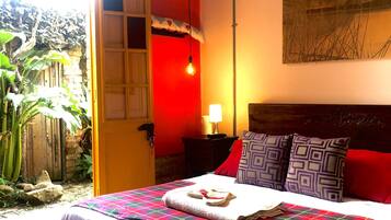 Kamar Double Klasik | Seprai premium, selimut bulu angsa, bantalan ekstra lembut, dan minibar