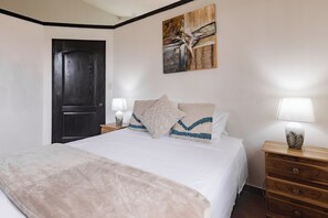 1 bedroom, iron/ironing board, travel cot, free WiFi - Romantic Getaway: Luxury 1-Bedroom in Gated Community of Punta Chame Resort (Punta Chame)