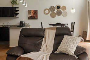 Smart TV, books - Romantic Getaway: Luxury 1-Bedroom in Gated Community of Punta Chame Resort (Punta Chame)