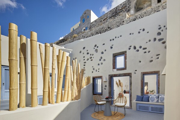 Outdoor dining - Outdoor hot tub, Caldera and sunset views  (Pyrgos Kallistis)