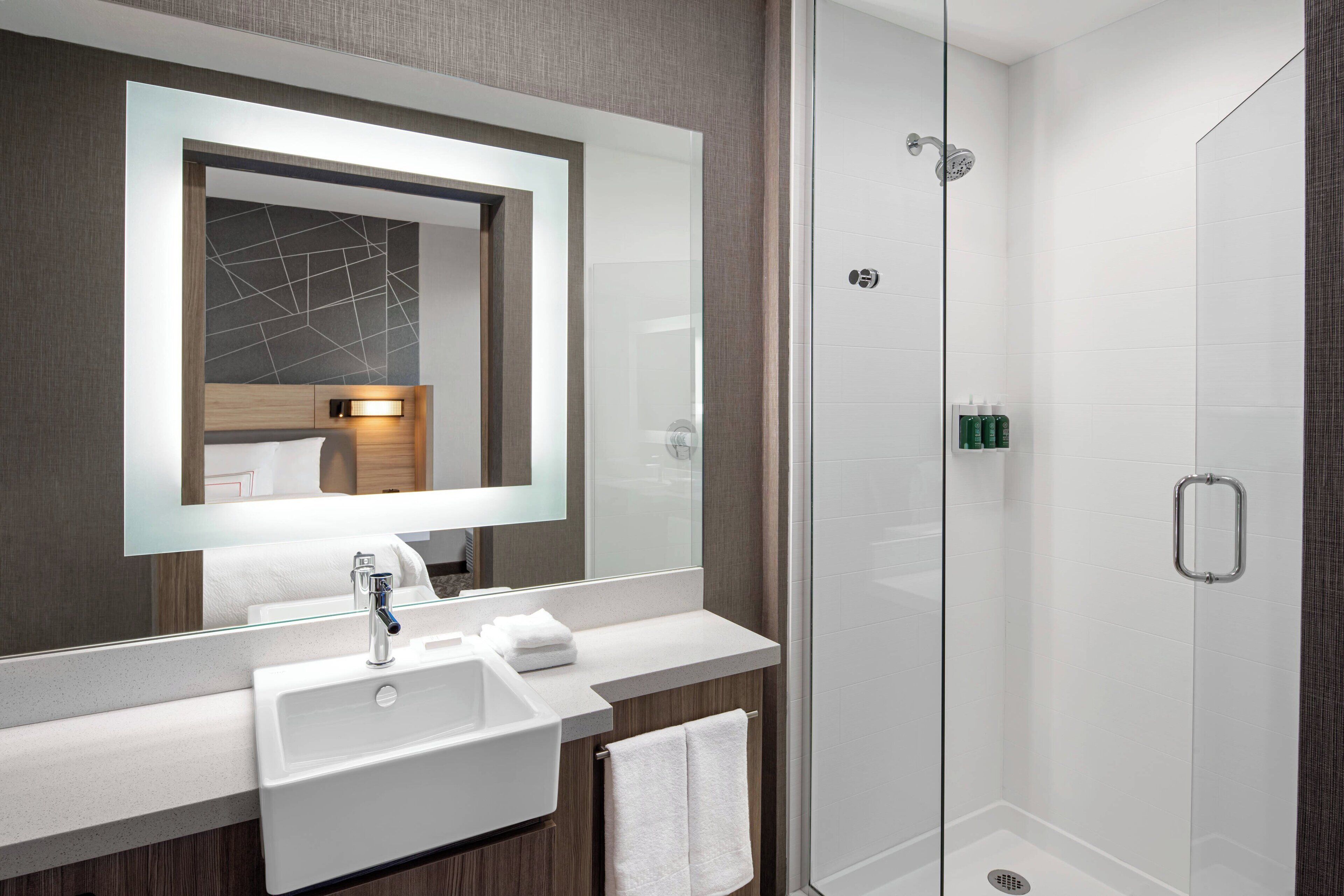 combined shower/bathtub, free toiletries, hair dryer, towels