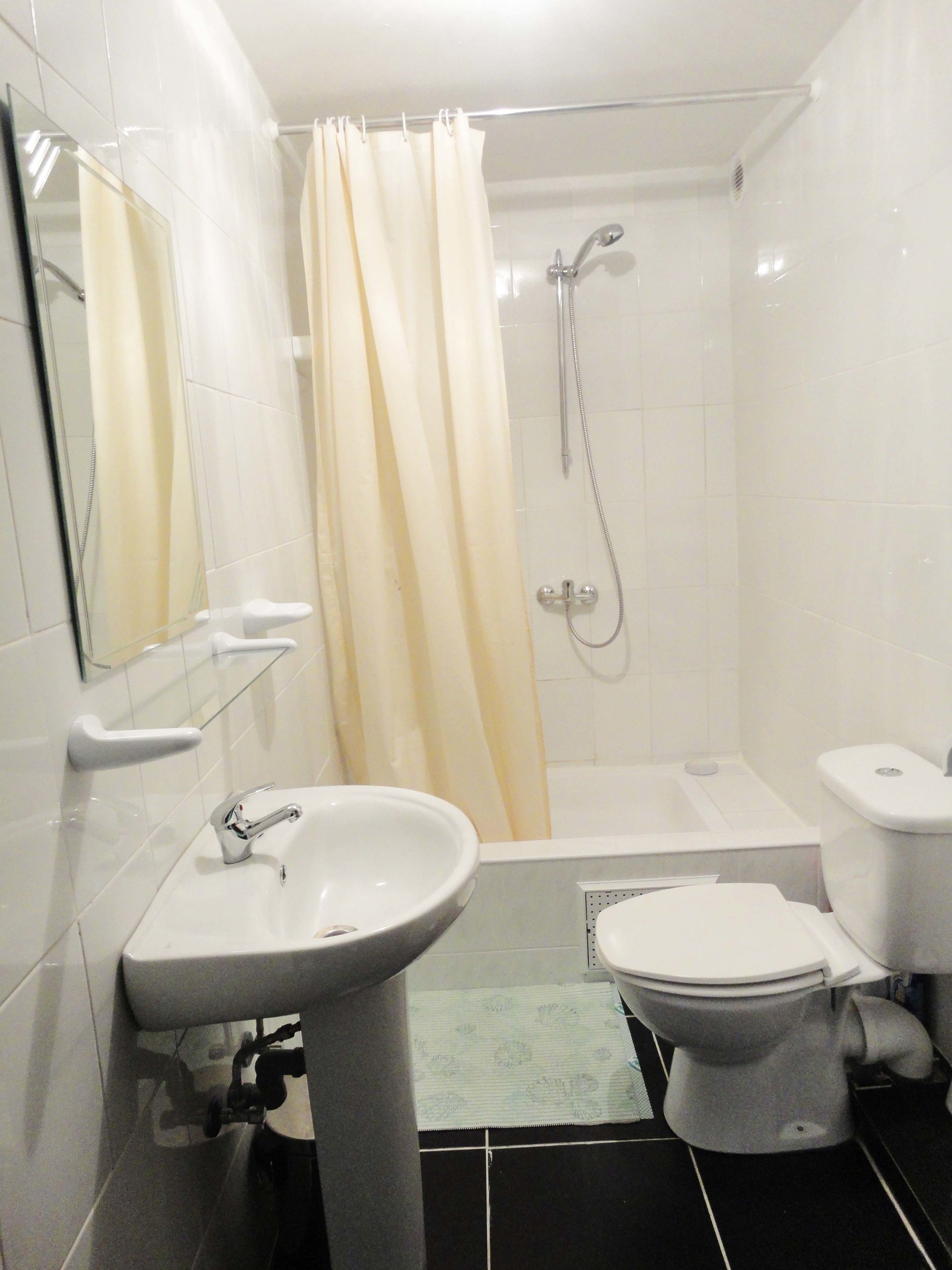 Family Duplex | Bathroom | Shower, rainfall showerhead, hair dryer, towels