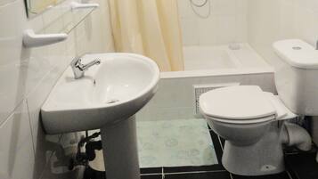 Family Duplex | Bathroom | Shower, rainfall showerhead, hair dryer, towels