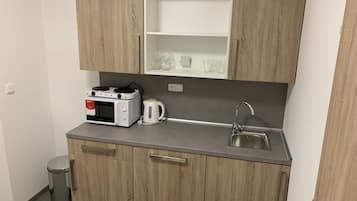 Family Studio Suite (1) | Private kitchen