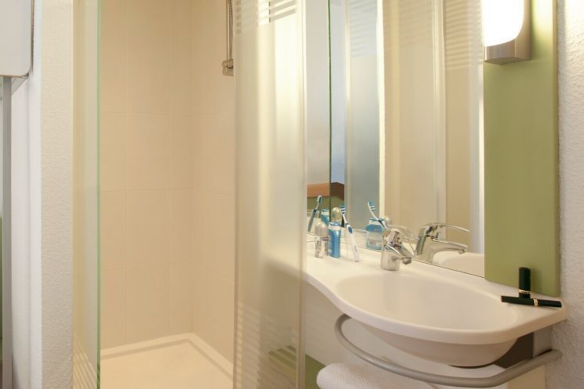 Shower, free toiletries, towels, soap