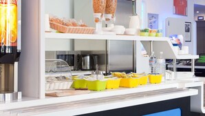Daily buffet breakfast for a fee - Ibis Budget Frankfurt Offenbach Sued (Offenbach am Main)