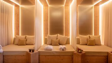Sauna, hot tub