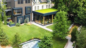 A modern house with a rooftop garden, a swimming pool, and a deck with lounge chairs. - Sunrose 7 - Gourmet & SPA Hotel (16+) (Bohinj)