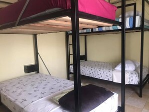 Gemeinsamer Schlafsaal, Gemischter Schlafsaal, Gemeinschaftsbad (Air conditioning - 6 Beds) | Kostenloses WLAN