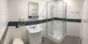 Family Room (2) | Bathroom