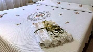 2 chambres, fer et planche Ă  repasser, Wi-Fi, draps fournis