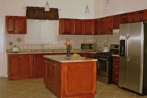 Fridge, microwave, oven, coffee/tea maker