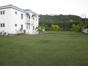 Exterior - CELEBRITY VILLA: Romantic, Private Pool, 5 Minutes to beach  (Nevis)