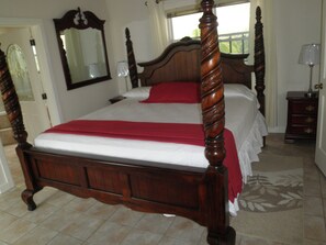 1 bedroom, iron/ironing board, WiFi, bed sheets - CELEBRITY VILLA: Romantic, Private Pool, 5 Minutes to beach  (Nevis)