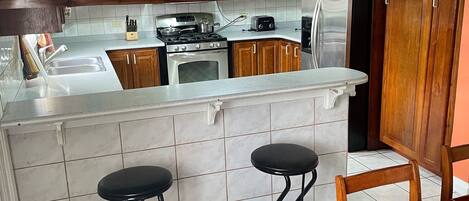 冰箱、微波炉、烤箱、炉灶