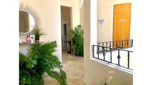 OLD SAN JUAN—Casa Luna Guest House (ROOM 10)