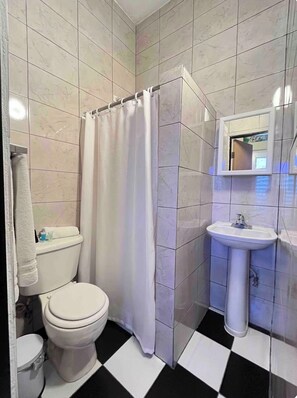 Bathroom - Casa Luna Guesthouse  (San Juan)