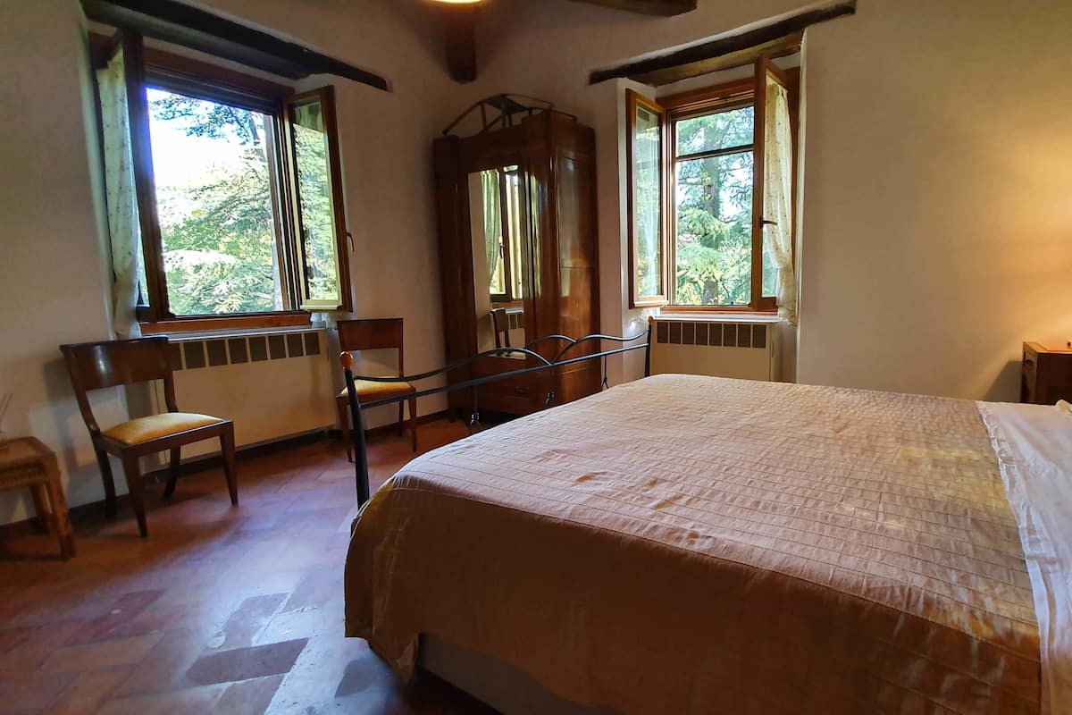 Standard Double Room | Iron/ironing board, free cots/infant beds, bed sheets