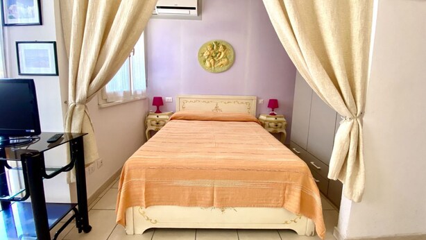 Room - Renovated studio flat, 150 meters from the beach with air conditioning (Lido delle Nazioni)