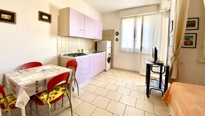 Private kitchen - Renovated studio flat, 150 meters from the beach with air conditioning (Lido delle Nazioni)