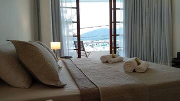 Suíte luxo | 1 quarto, frigobar, escrivaninha, cortinas blackout