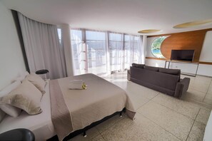Deluxe suite (Master) | 1 slaapkamer, een minibar, een bureau, verduisterende gordijnen