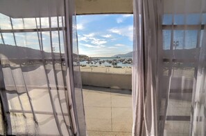 Deluxe Suite (Master) | Balcony
